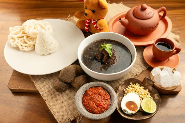 Kuliner Khas Jawa Timur: Rawon Rujak Cingur Pecel